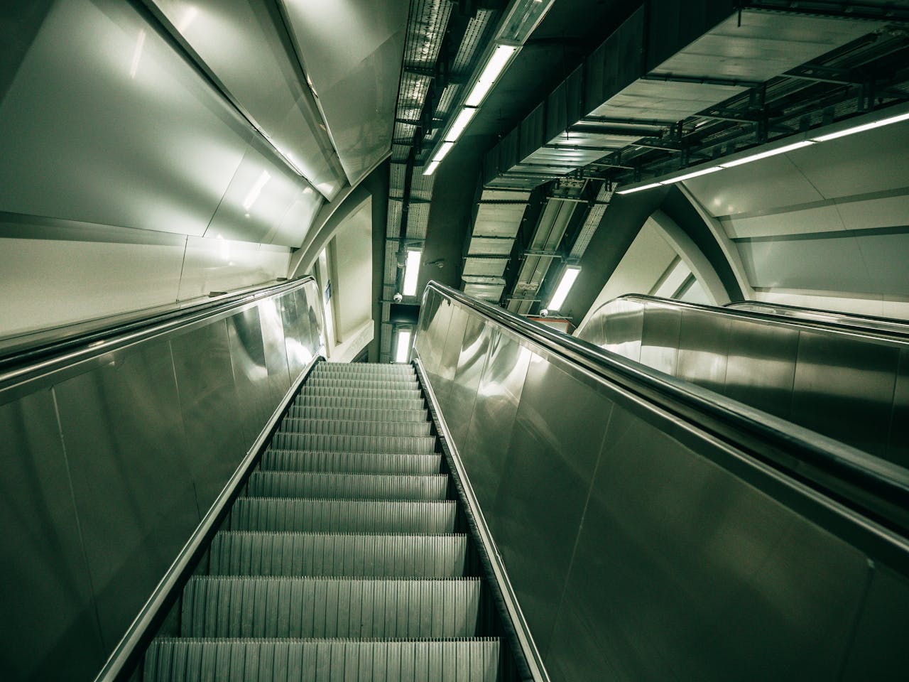 Low angle view of a futuristic escalator in an İstanbul subway station with modern lighting.